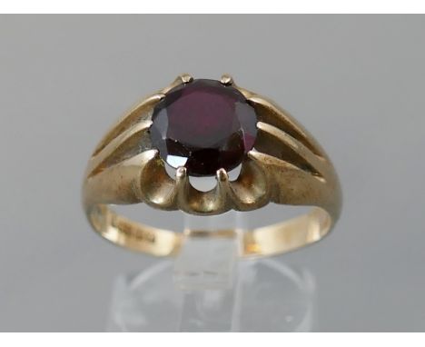 9ct gentleman's signet ring with solitaire round cut ganet, Birmingham 1968, ring size T/U, 5.2gm
