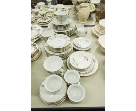 NORITAKE 'HOMOURESQUE' PATTERN DINNER WARES, 29 PIECES, WINDSOR PART TEA SERVICE AND TOZNANA ITALIAN COFFEE SET OF FOUR PIECE