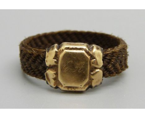 A Georgian yellow metal mounted hair mourning ring, (tests as 9ct gold) 