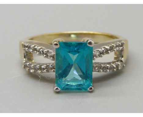 A silver gilt, neon apatite ring with zircon shoulders, N 