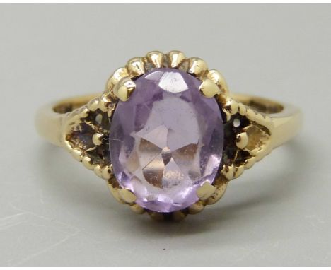 A 9ct gold and amethyst solitaire ring, 2.3g, K 