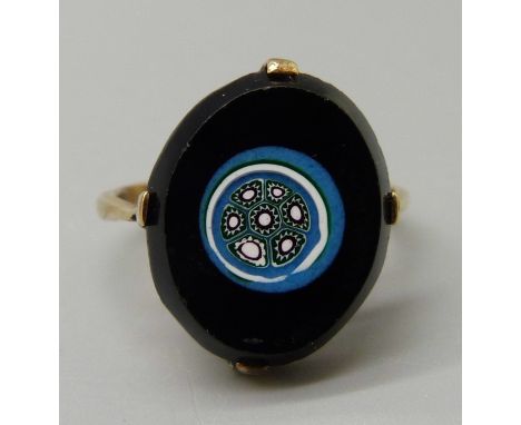 A 9ct gold, onyx and millefiori ring, 3.1g, O 