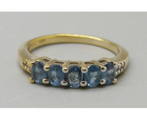 A silver gilt and blue stone ring, O 