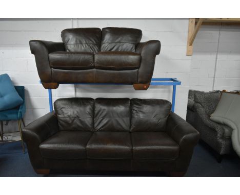 A SOFITALIA BROWN LEATHER THREE PIECE LOUNGE SUITE, comprising a three seater settee, length 218cm, a two seater settee, leng