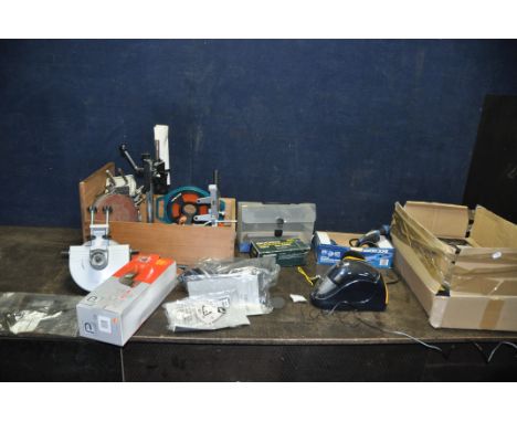 A DRAWER AND A BOC CONTAINING TOOLS including a Dremel stand, two Wolfcraft sanding attachments, a MacAllister cordless screw