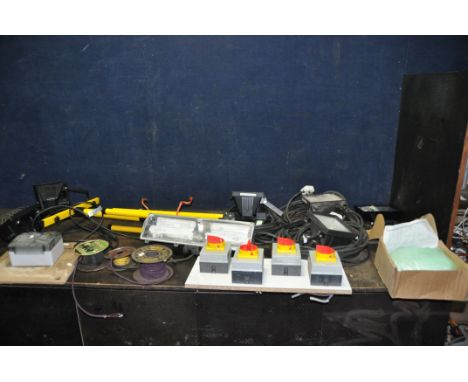 A SELECTION OF LIGHTING AND ELECTRICAL ITEMS including a LED dual site light on tripod stand, three Halogen flood lights (all