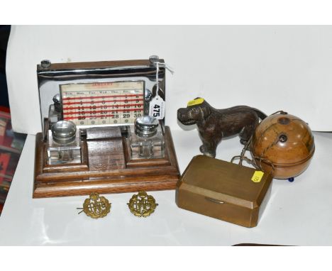 AN EARLY 20TH CENTURY DESK TOP OAK PEN STAND, with chrome fronted  perpetual Calander and a pair of crystal ink wells Pat. No