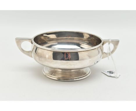 A GEORGE V SILVER 'MAPPIN &amp; WEBB' DOUBLE HANDLED DISH, polished design, fitted with two handles, on a round base, signed 