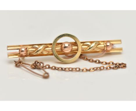 AN EARLY 20TH CENTURY BAR BROOCH, a yellow metal target style bar brooch, approximate length 41mm, stamped 15c, fitted with a