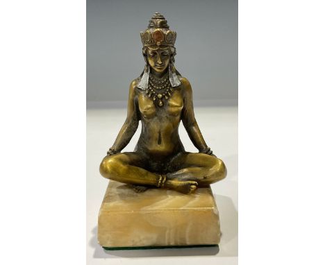 An Art Deco bronze, female nude seated cross legged, square marble base, 11cm high 