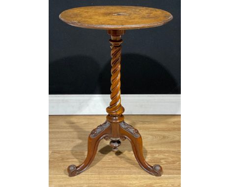 A Victorian walnut tripod wine table, 68cm high, 42.5cm diameter 