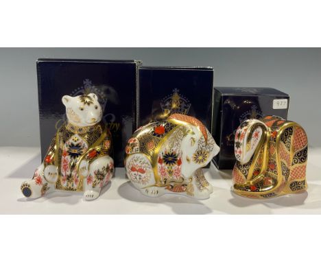 A Royal Crown Derby paperweight, Old Imari Honey Bear, gold stopper, 11cm, date code for 1997; others, Rocky Mountain Bear an