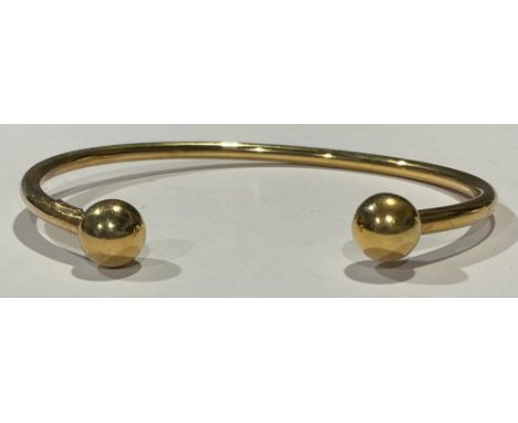A 9ct gold bangle, 6.3g, boxed 