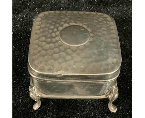 An Edwardian silver dressing table trinket box, Birmingham 1905 