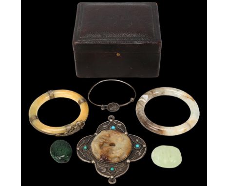 A group of Chinese jade and hardstone items, including a carved and pierced white jade button, length 3.5cm, 2 jade bangles, 
