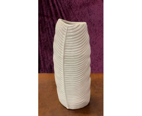 { Option of lots:  362, 363, 364, 365 } Leaf Ceramic Vase White  5011745897109