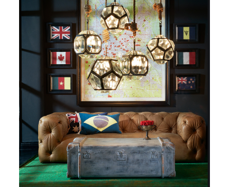 Pendant Sophie A Crystal pendant from the British Top brand Timothy Oulton with a vintage vibe inspired by an antique ring. 3