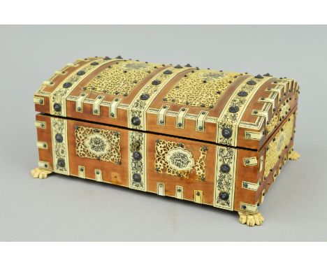 A 19TH CENTURY VIZAGAPATUM IVORY AND SANDALWOOD JEWELLERY BOX, rectangular with domed hinged cover enclosing a tray fitted wi