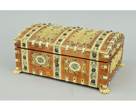 A 19TH CENTURY VIZAGAPATUM IVORY AND SANDALWOOD JEWELLERY BOX, rectangular with domed hinged cover enclosing a tray fitted wi