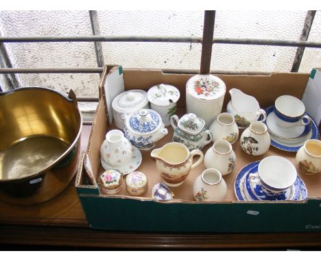 A qty. of modern collectibles to include Crown Devon, Royal Vale etc. together with a jam pan