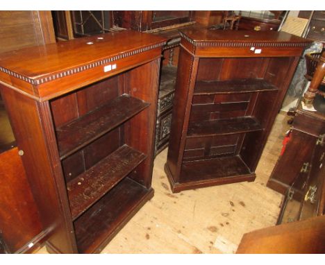 Pair of mahogany open bookcases with dentil cornice above open shelves on bracket feet