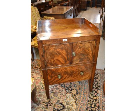George III mahogany tray-top commode with two doors above a pull-out base (some damages)