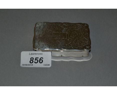 White metal snuff box having engraved decoration
