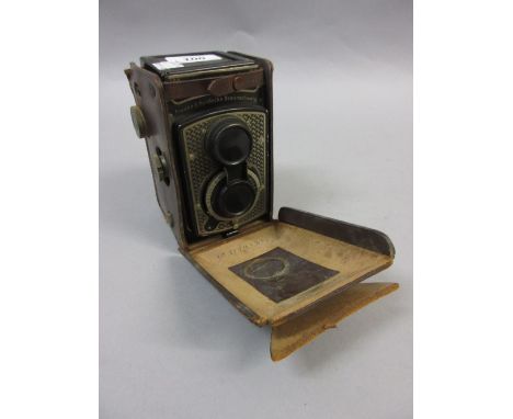 Rolleicord, mid 20th Century twin lens camera with leather outer case (case at fault)