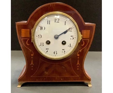 An Edwardian inlaid mahogany mantel clock, French movement, enamelled face, Roman numerals, brass spreading bracket feet. 21c