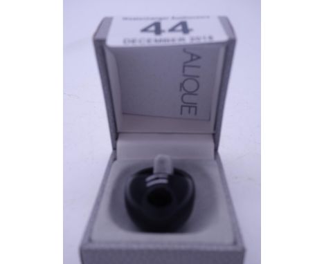 Lalique a Ladies ruby glass ring with etched Lalique mark in original Lalique box ring size n 