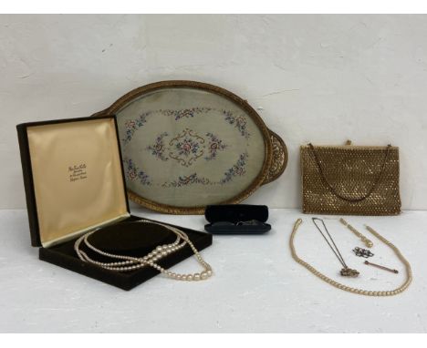 A mixed collection to include a 9ct gold openwork pendant and chain, a pearl necklace, a pair of C.1900 spectacles in a fitte