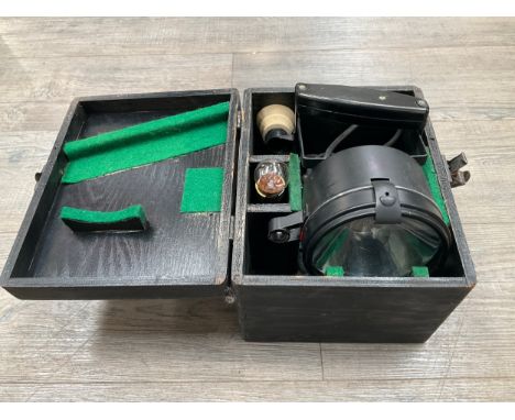 A WWII British RAF Air Ministry Aldis signalling lamp, cased 
