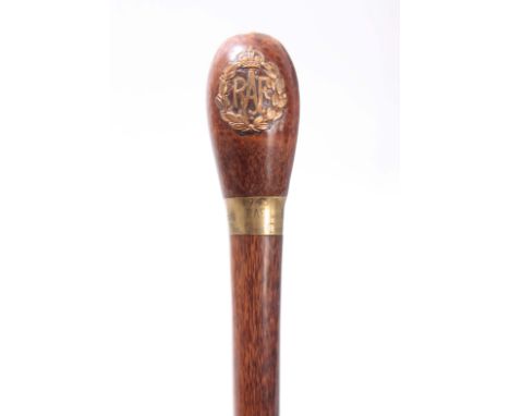 A 20TH CENTURY PALMWOOD PRESENTATION WALKING CANE  the burr pommel with gilt metal R.A.F. insignia and inset disc to the top;