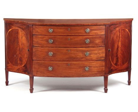 AN ELEGANT LATE 18TH CENTURY FIGURED MAHOGANY SHERATON DESIGN COMMODE / SIDE CUPBOARD IN THE MANNER OF GILLOWS of unusual sha