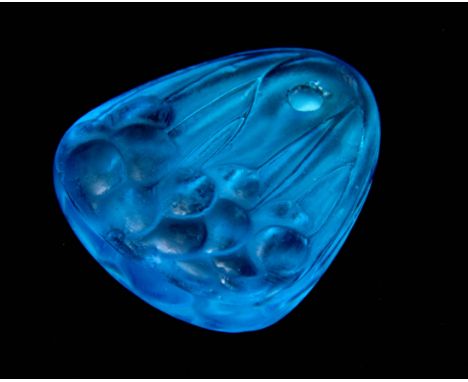 R LALIQUE  A 'CERISES' ELECTRIC BLUE PENDANT  3.75cms high  3.25cms wide