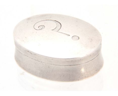 A CURIOUS GEORGE III OVAL SILVER PATCH BOX with gilt interior, concave sides and base, the lid engraved with a question mark 