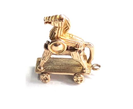 Vintage 9ct gold Trojan horse charm 4.7g 