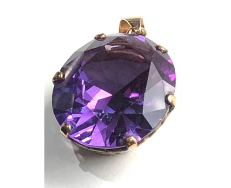 14ct gold vintage synthetic colour change sapphire pendant (9.8g) 