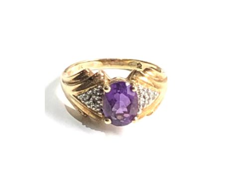 9ct gold diamond &amp; amethyst  ring weight 3.3g 