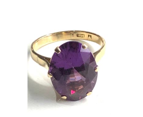 14ct gold vintage synthetic colour change sapphire  cocktail ring (4.9g) 