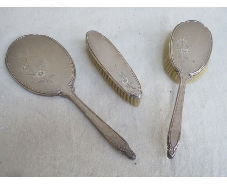 HALLMARKED SILVER THREE PIECE DRESSING SET BY ADIE BROS, BIRMINGHAM ASSAY, 1959