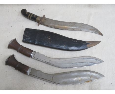 THREE VARIOUS VINTAGE KUKRI STYLE KNIVES, ONE WITH LEATHER SCABBARD 