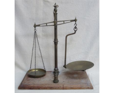 SET OF VINTAGE AVERY PHARMACEUTICAL SCALES WITH ASSORTED WEIGHTS 