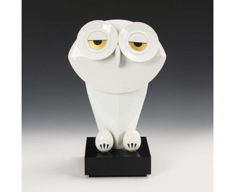 Unikat: Eulenvase. Rosenthal. 2. H. 20. Jh.             Weiß mit goldener und schwarzer Staffage. H 39,5 cm.             Stil