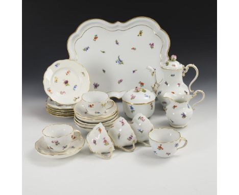 Kaffeeservice mit Streublümchenmalerei. Meissen. Knaufschwerter, ab 1850-1924, 1. Wahl.             Polychrom bemalt, goldsta