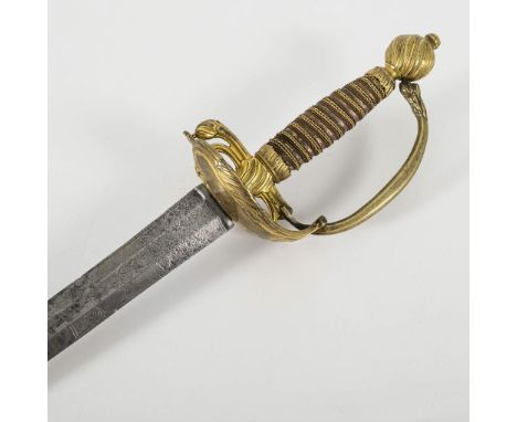 Degen mit Scheide.             Gesamt L 87 cm.             Gerade zweischneidige, konische Klinge mit sechskantigem Querschni