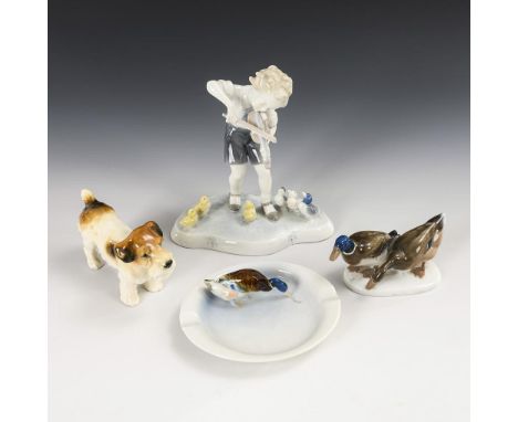 Knabe mit Küken, Entenpaar, Schale mit Ente und Hund.             Unterglasurbemalung.             2x METZLER & ORTLOFF: Mode