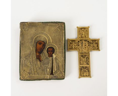             Fein reliefiertes Kreuz und kleine Ikone: Madonna von KasanKupfer vermessingt (Galvanoplastik?). Tempera/Holz, ev