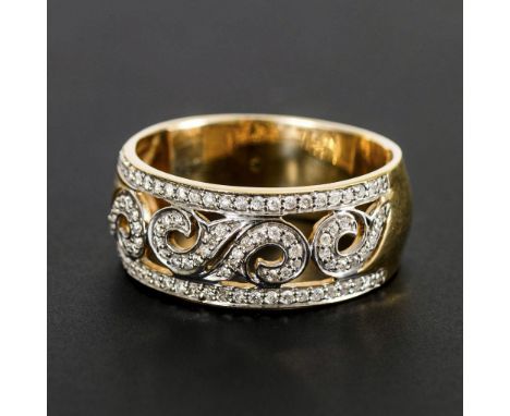 Bandring mit Diamanten.             Gelbgold 585 geprüft. Ringgröße 64. 7,1 g.             Breiter Reif, schauseitig mit 90 k