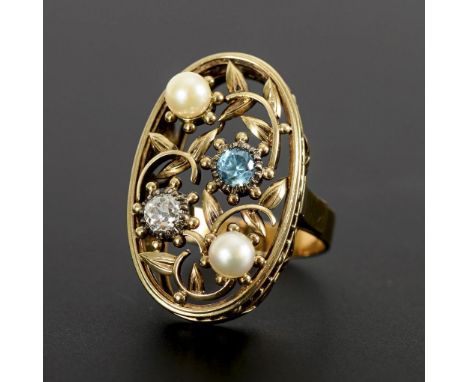 Ring mit Zuchtperlen, Altschliff-Brillant und blauem Stein. Handarbeit um 1930.             Gelbgold 585, gestempelt. Brillan